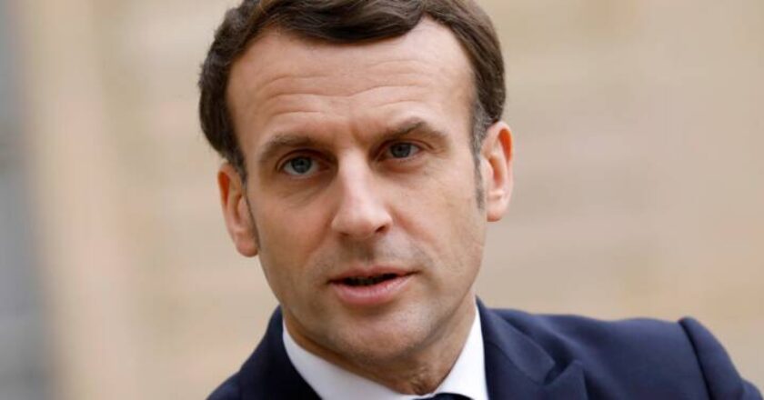 la France met fin à la polémique de la signature de Macron