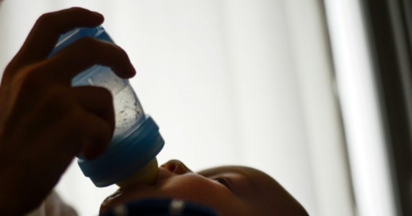 ces dangers dont ignorent les mères en donnant de l’eau à un bébé de moins de 6 mois