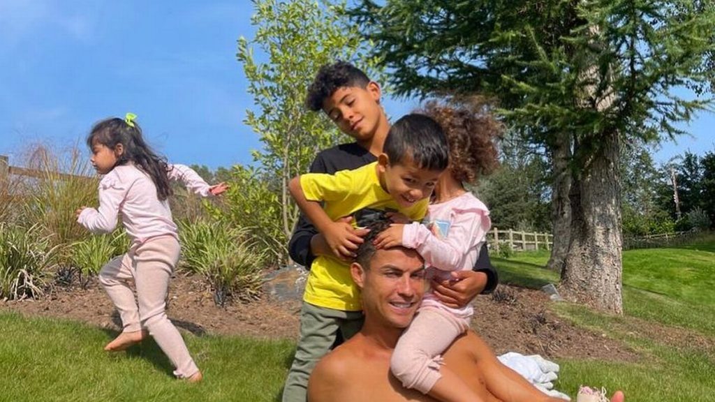 Ronaldo et sa famille quittent leur nouveau manoir de 6 millions de Livres sterling pour cette raison