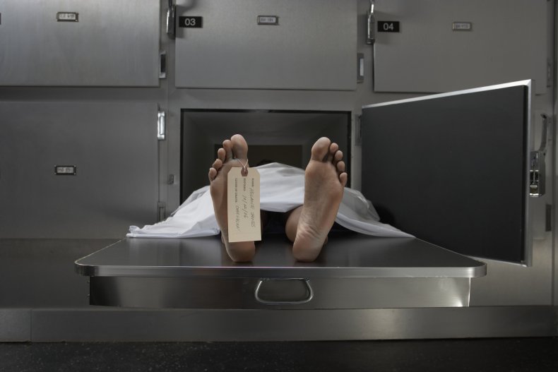 Un Riche Homme Surpris en Train de Coucher Avec Un Cadavre à la Morgue