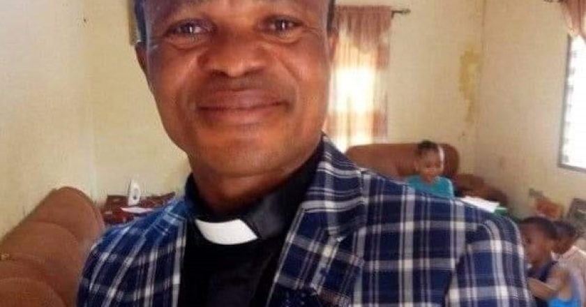 un pasteur publie les photos d’un ange capturé par la caméra de son église