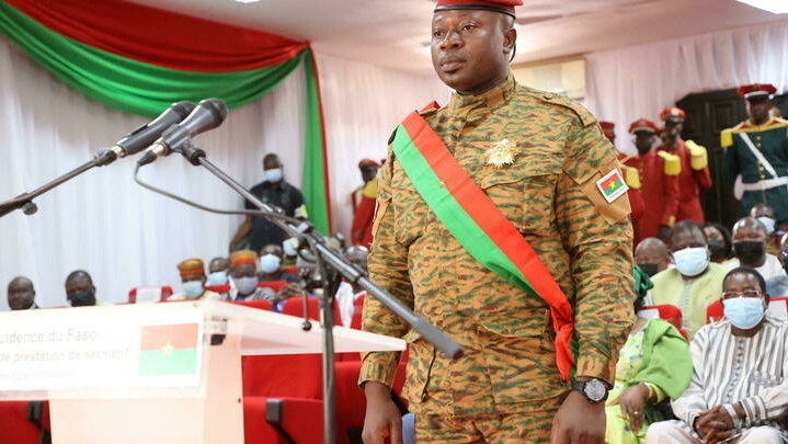 Burkina Faso : c’est fait, Sandaogo Damiba investi à la tête du pays