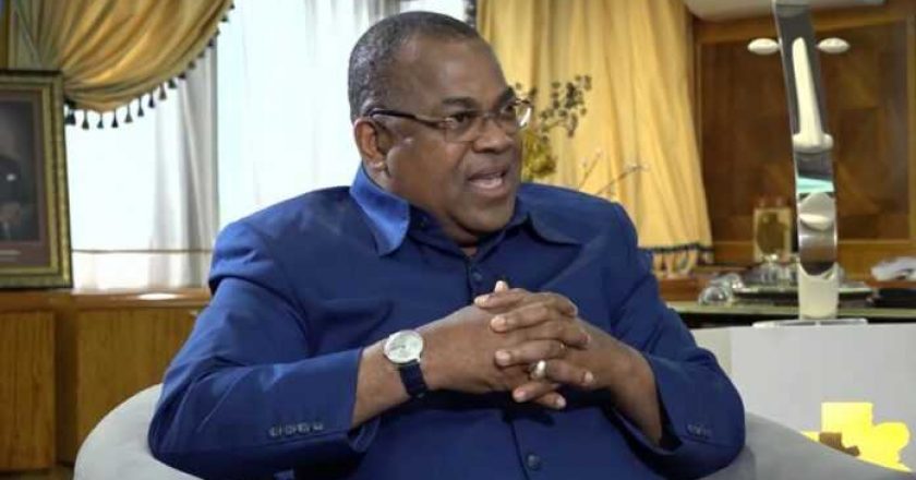 Gabon : cet ancien premier ministre aperçu dans une sextape