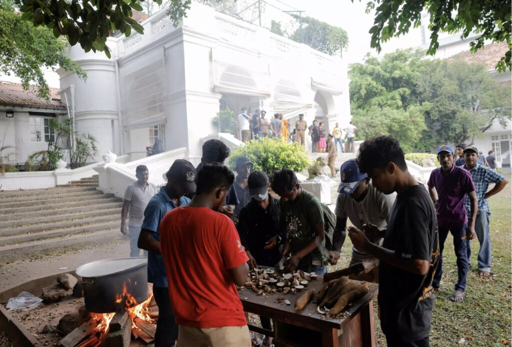 Après la fuite de Gotabaya Rajapaksa, les manifestants fête
