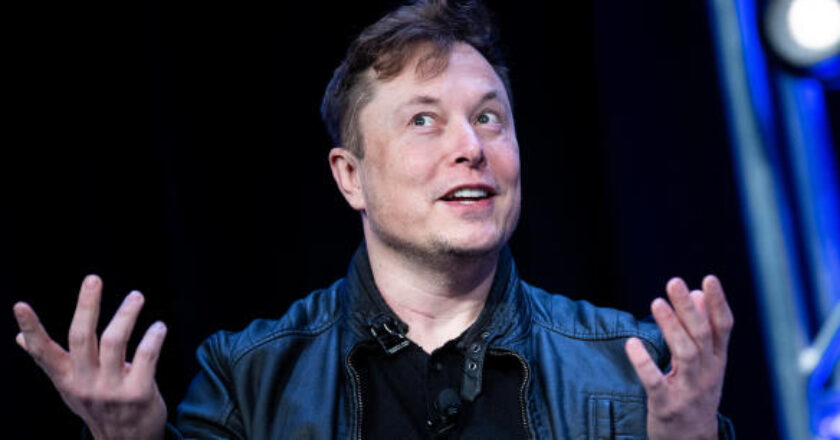 Elon Musk lance son parfum aux senteurs "poils brûlés"