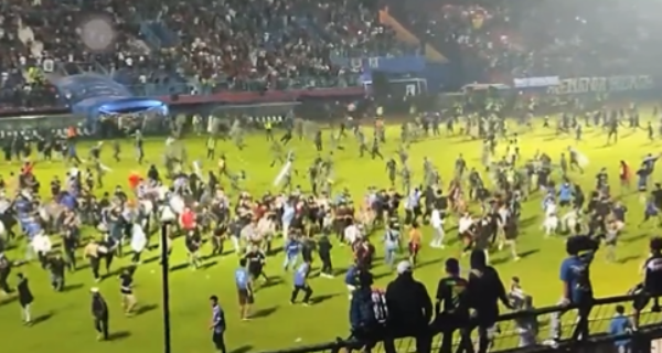 Indonésie : Une émeute entre Arema FC et Persebaya fait plusieurs morts