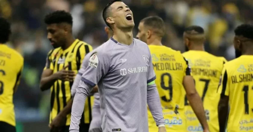 Al Nassr : Cristiano Ronaldo humilié, son maillot piétiné par les supporters