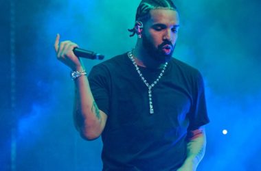 Concert de Drake : sa réaction après la chute d'un fan dans la fosse depuis le balcon émeut (vidéo)
